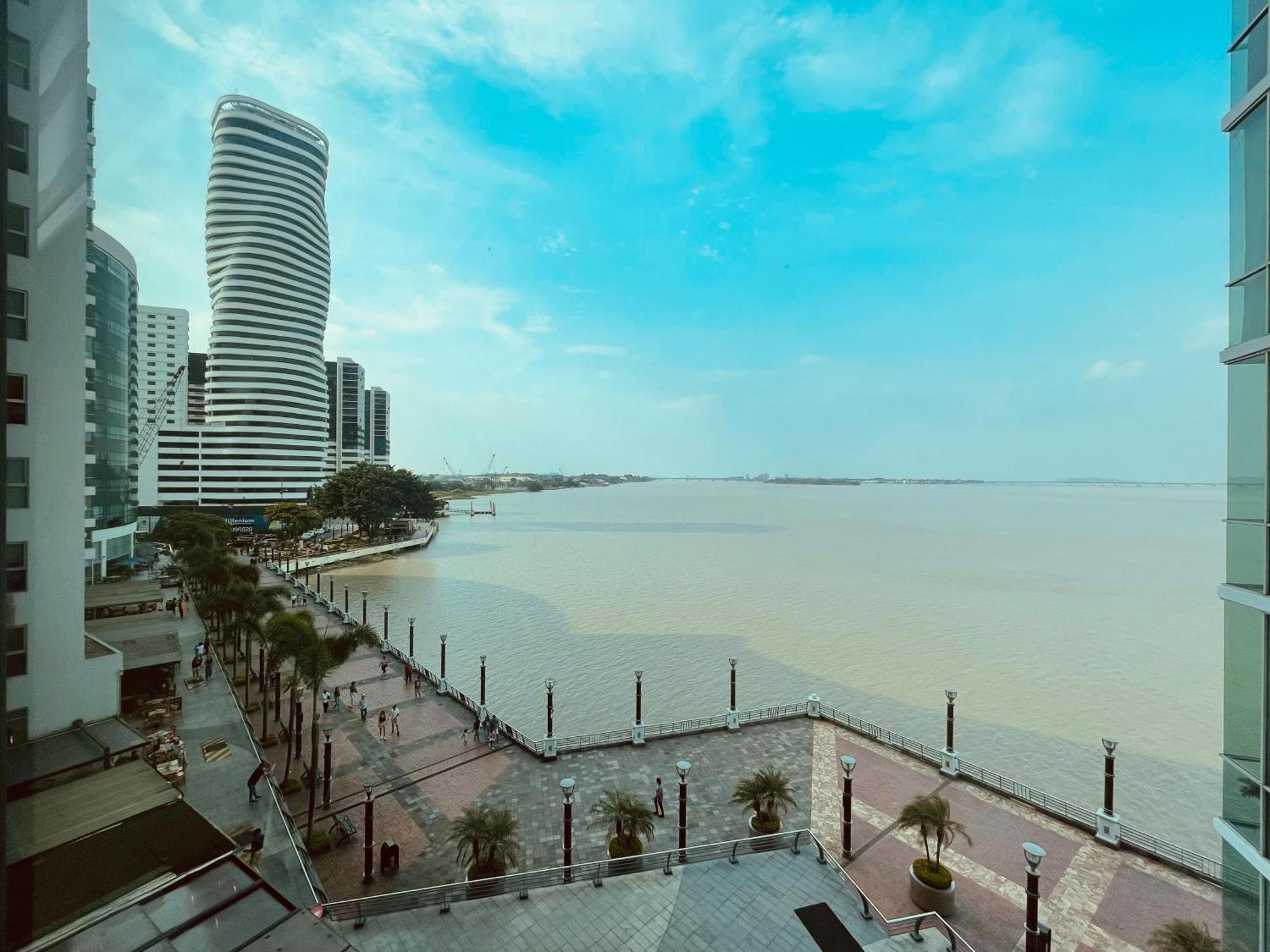 Suite Frente Al Rio En Puerto Santa Ana Riverfront Guayaquil Esterno foto