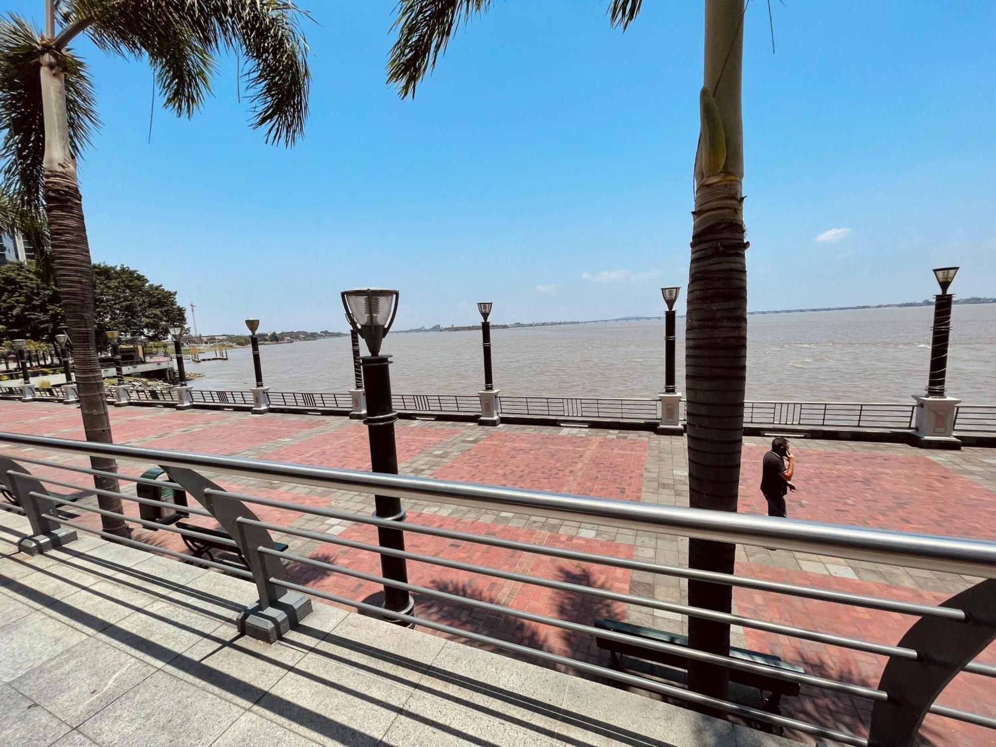 Suite Frente Al Rio En Puerto Santa Ana Riverfront Guayaquil Esterno foto