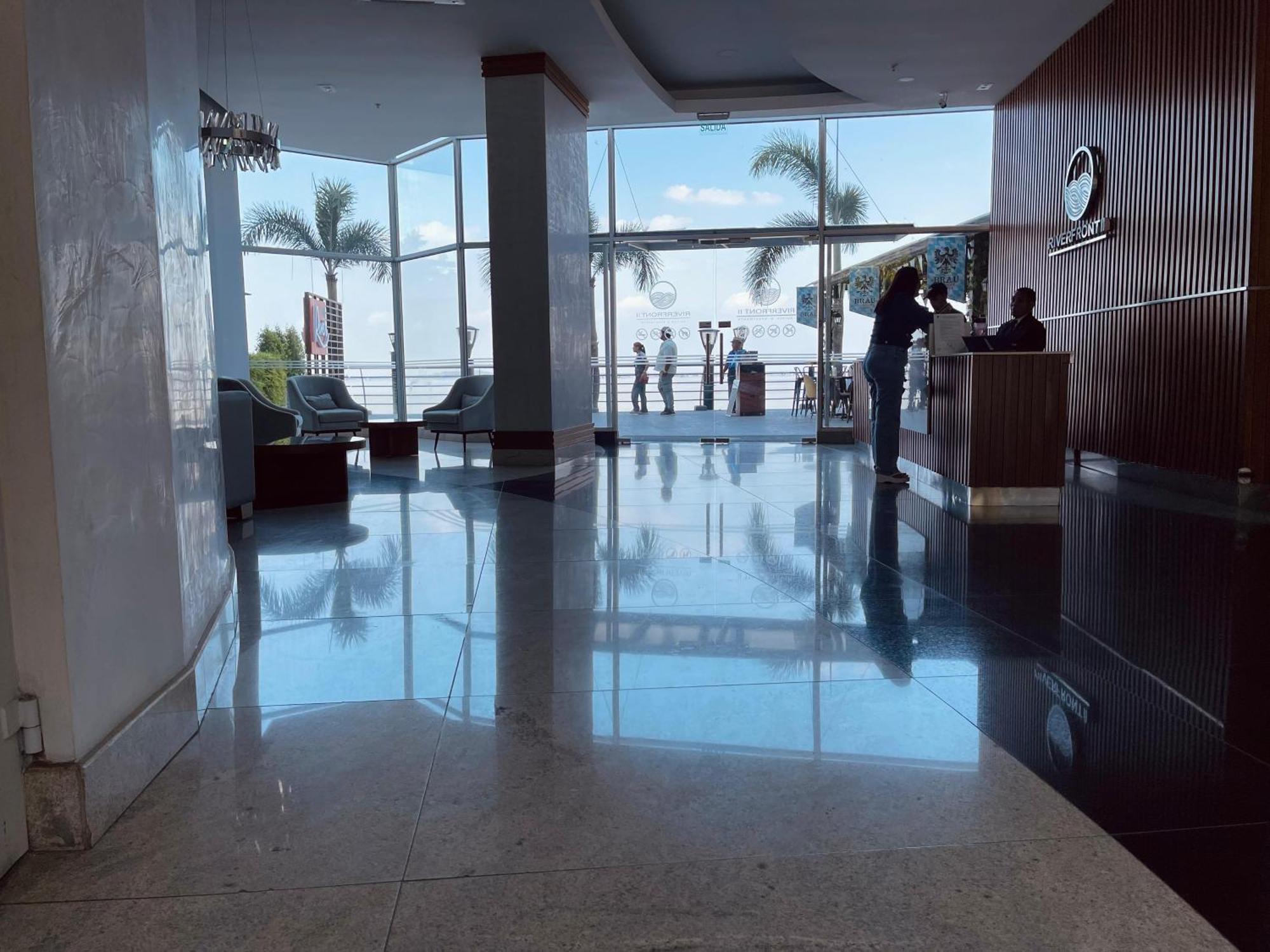 Suite Frente Al Rio En Puerto Santa Ana Riverfront Guayaquil Esterno foto