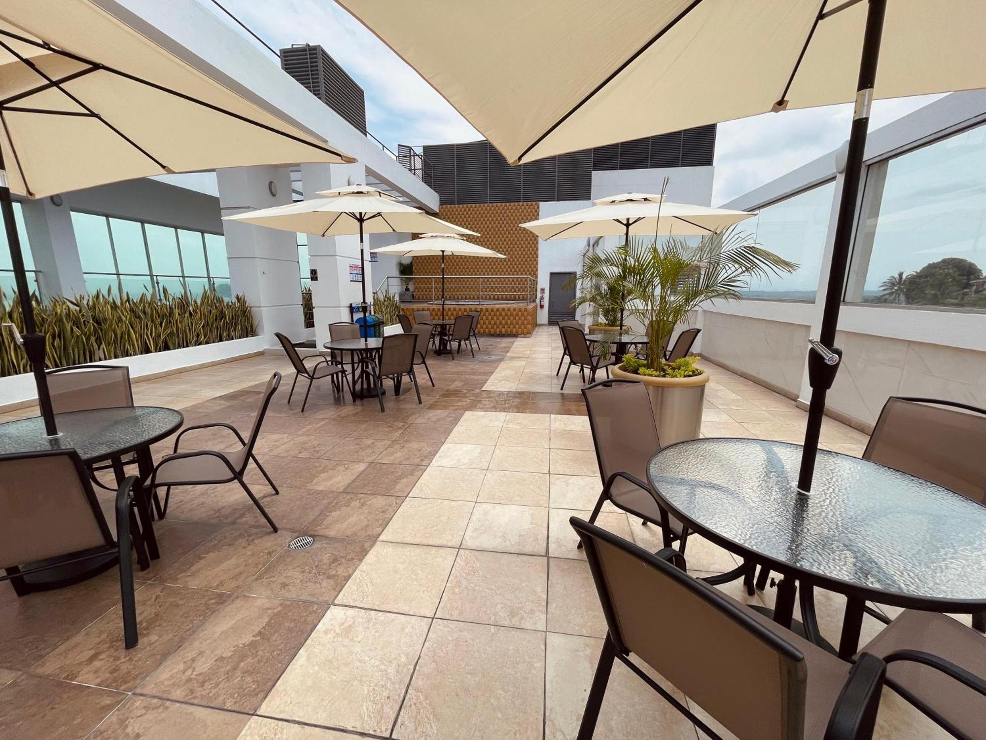 Suite Frente Al Rio En Puerto Santa Ana Riverfront Guayaquil Esterno foto