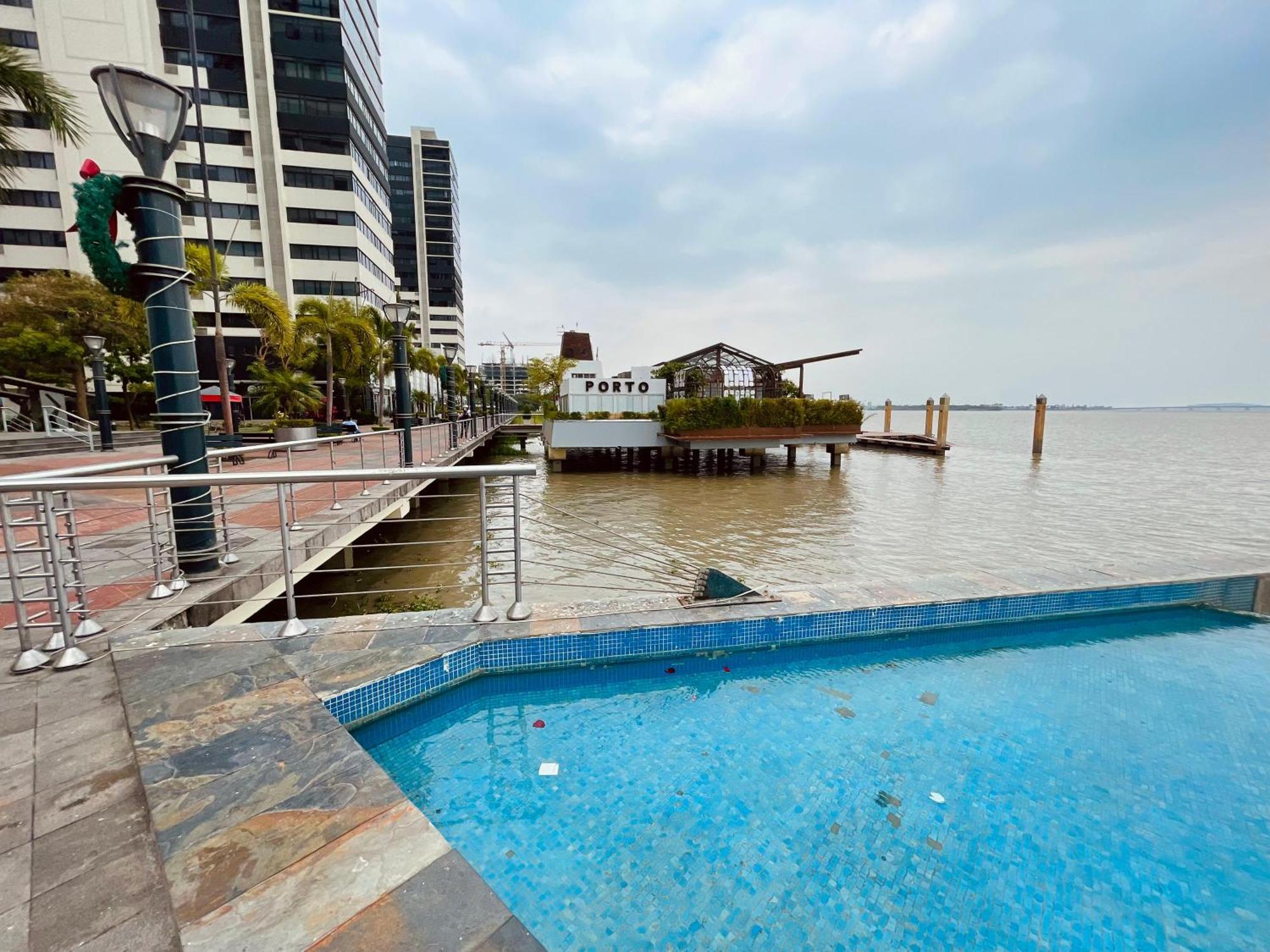Suite Frente Al Rio En Puerto Santa Ana Riverfront Guayaquil Esterno foto