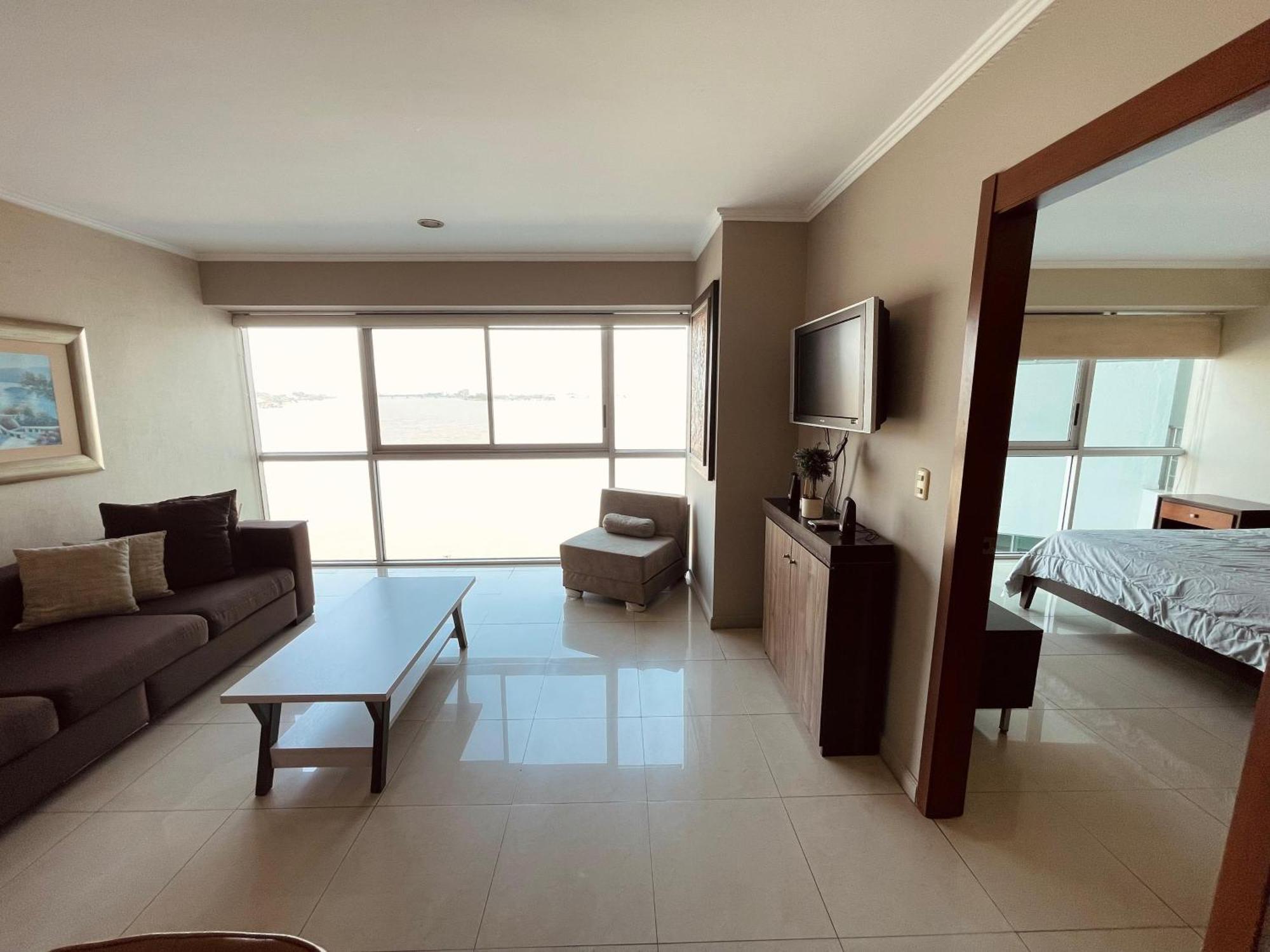 Suite Frente Al Rio En Puerto Santa Ana Riverfront Guayaquil Esterno foto