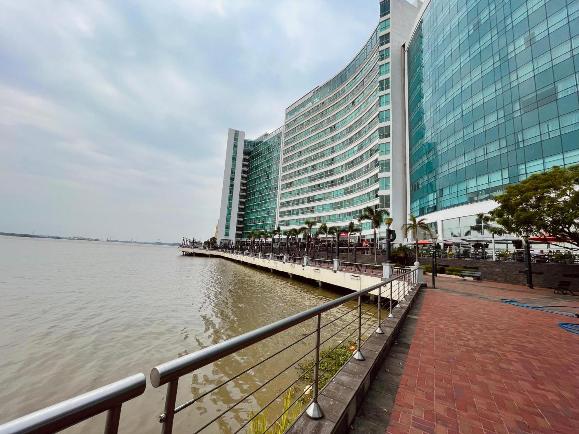 Suite Frente Al Rio En Puerto Santa Ana Riverfront Guayaquil Esterno foto