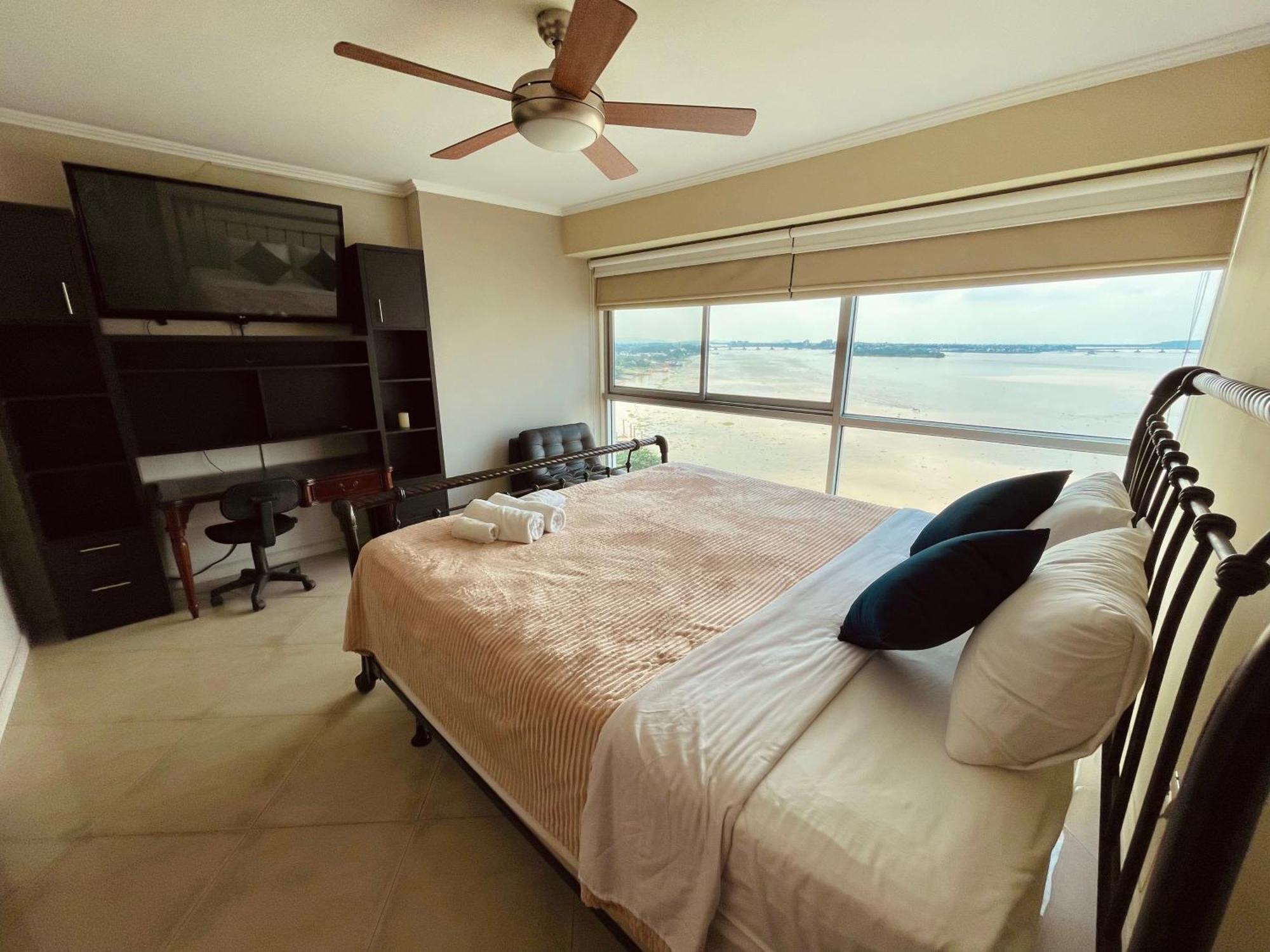 Suite Frente Al Rio En Puerto Santa Ana Riverfront Guayaquil Esterno foto